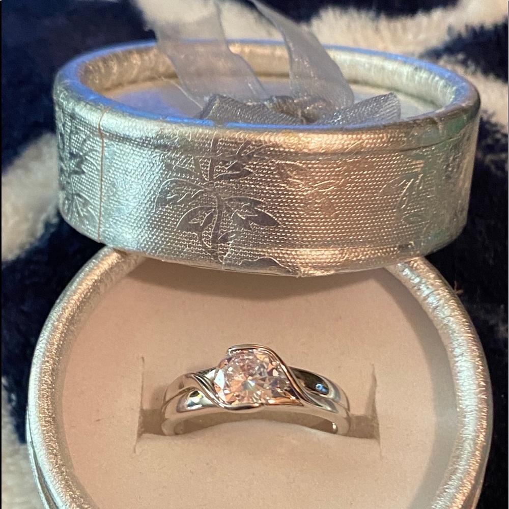 Gorgeous Silver & Cubic Zirconium Ring!